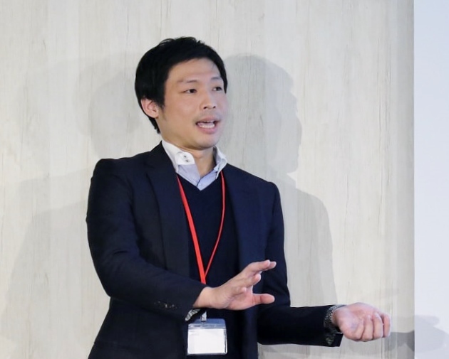 グループインタビューの目的を説明する株式会社DI Marketing ・JapanCountryManager志村宏己氏。