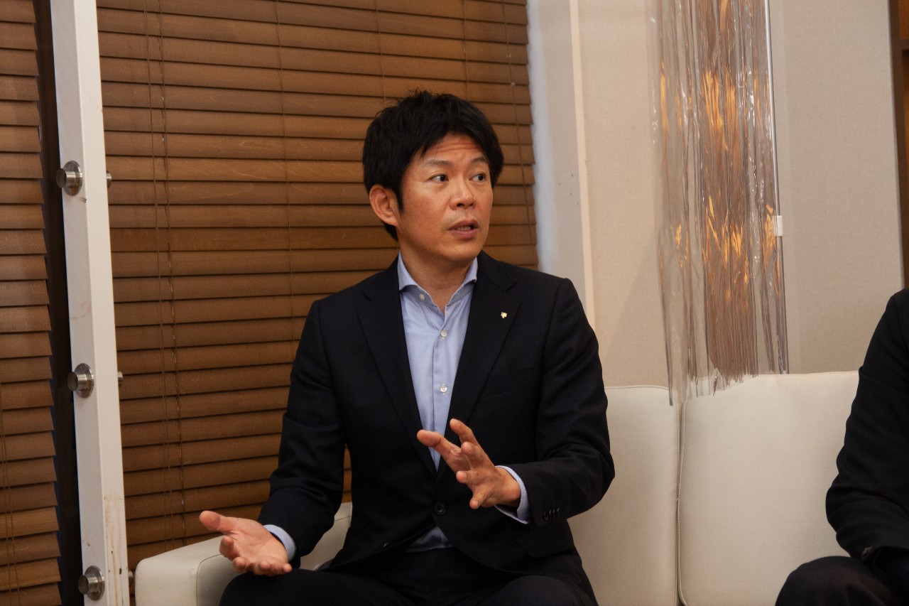 亀山 勝幸氏